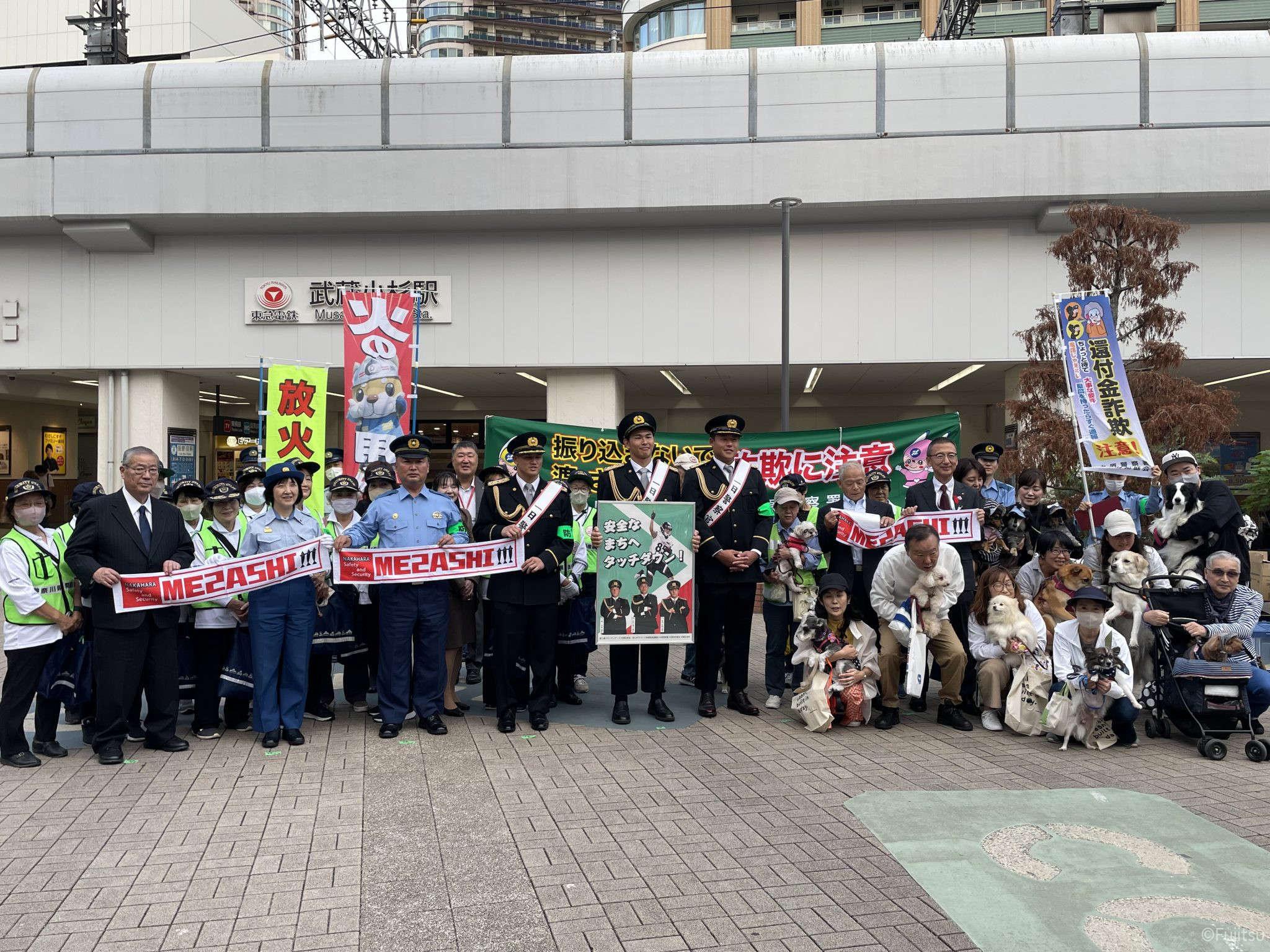 フロンティアーズの3選手が、中原警察署1日警察官の任務を遂行しました。 フロンティア―ズ Fujitsu Sports 富士通